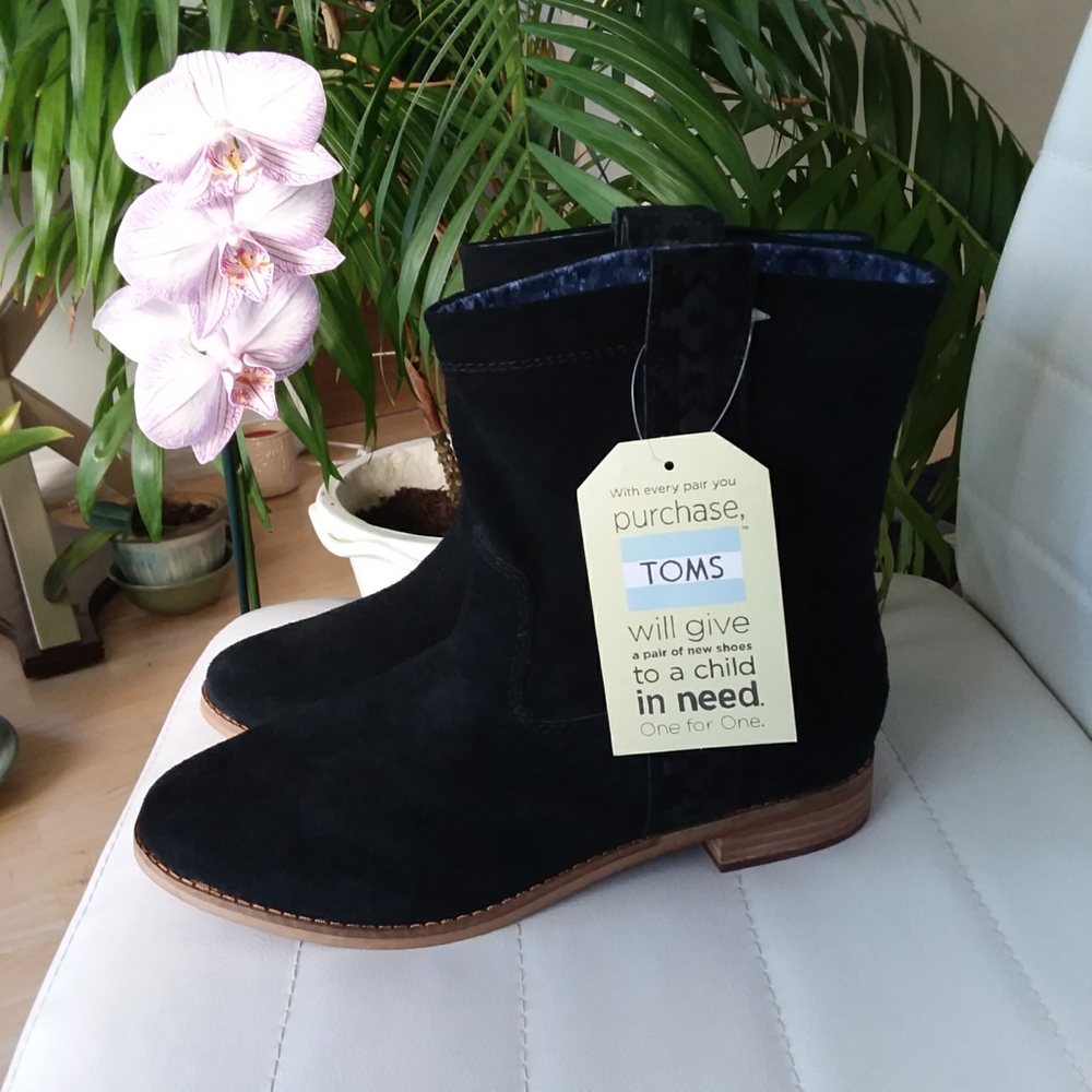 NWT TOMS LADIE'S BOOTIE